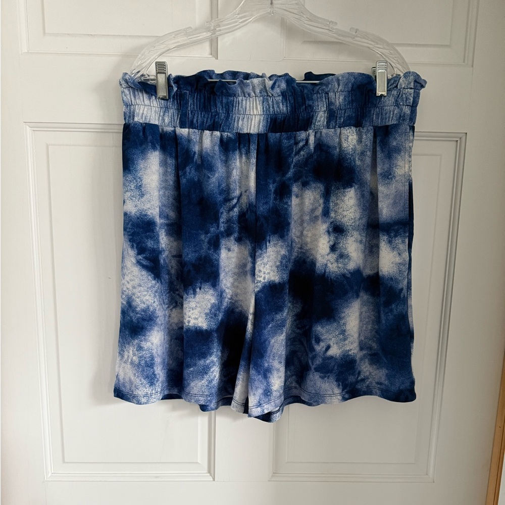 ❤️ CLOSET CLEAR OUT!! 🎉 LuLaRoe High Waist Navy and White Shorts